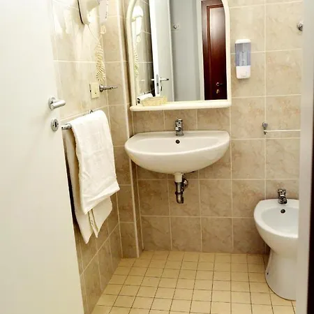 In Guest - New Cirene Triple Economy Pensionat *