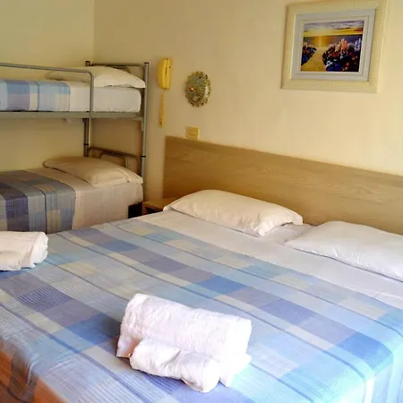 בית הארחה In Guest - New Cirene Triple Economy רימיני