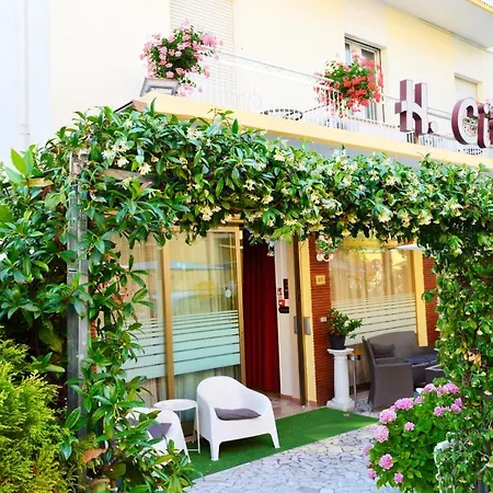 In Guest - New Cirene Triple Economy Affittacamere Rimini
